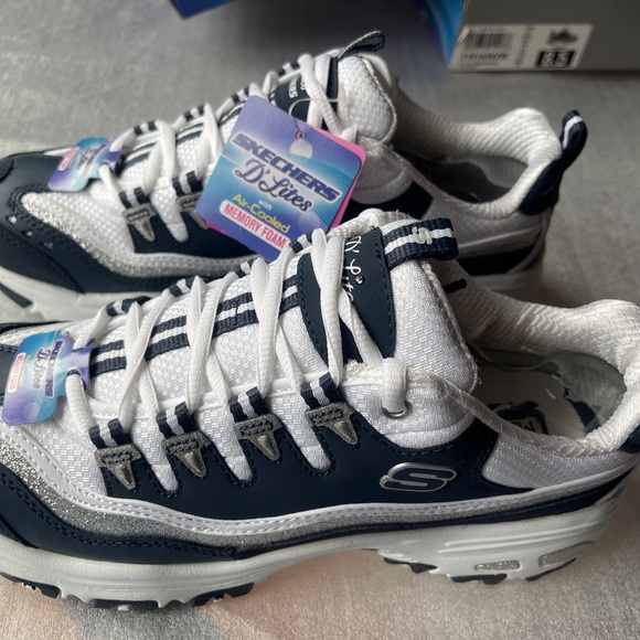 Women navy blue and white Skechers D’Lites with air-cooled memory foam size 8.5 - Picture 3 of 12